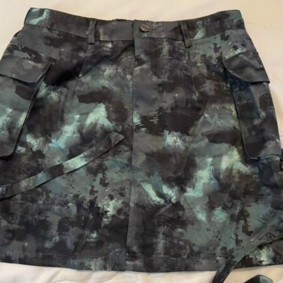 Shein SXY Green And Gray Wash/Camouflage Two-Piece Set Corset And Mini Skirt - Picture 5 of 5